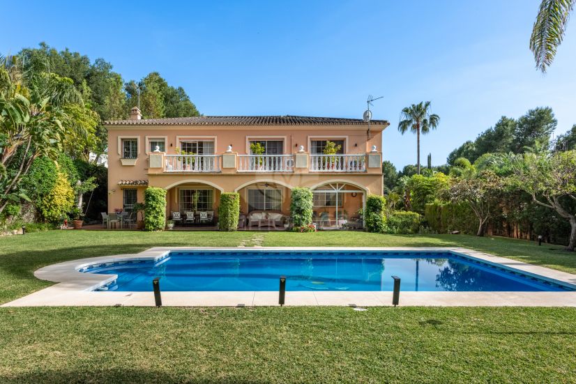 Villa en Atalaya de Rio Verde, Marbella