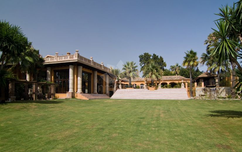 Villa in Atalaya de Rio Verde, Marbella