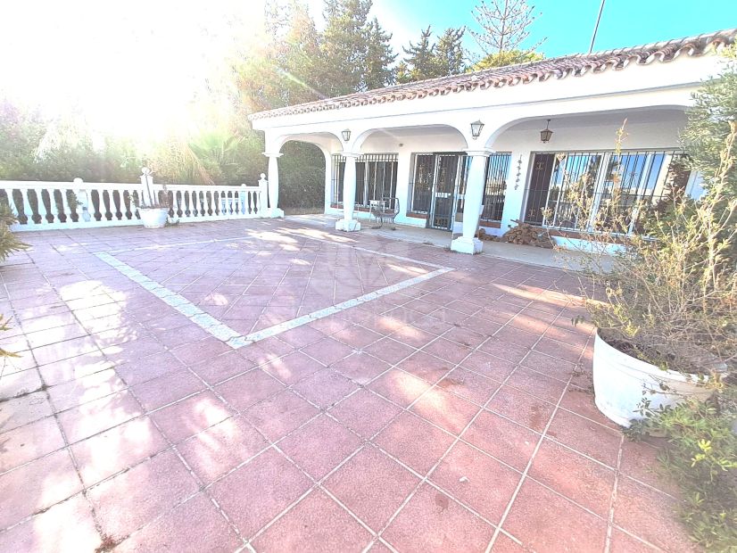Villa in El Paraiso, Estepona