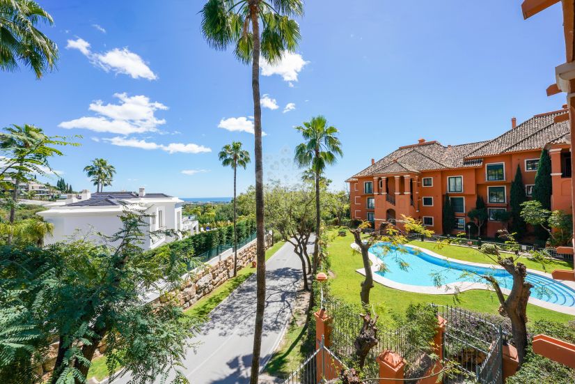 Apartment in Monte Halcones, Benahavis