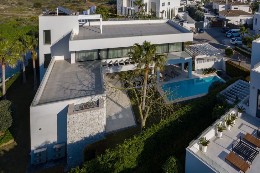For sale this villa of contemporary architecture, in a gated community next to Alqueria Golf