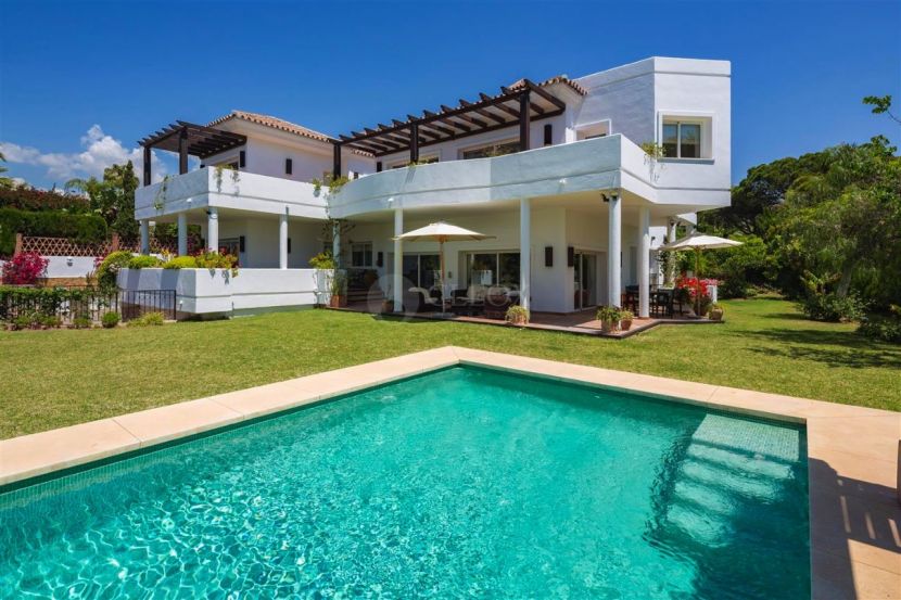 Villa for sale in Bahia de Marbella, Marbella East, Marbella