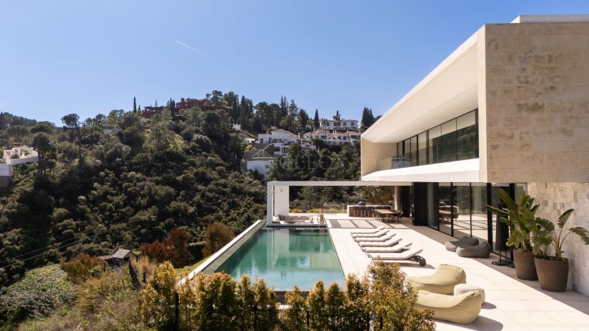 Villa for sale in El Madroñal, Benahavis