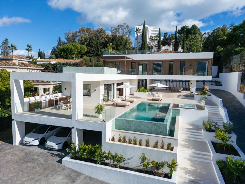 Villa en venta en El Paraiso, Estepona Este, Estepona