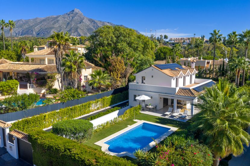 Villa en venta en Nueva Andalucia, Marbella