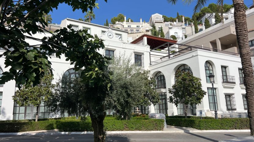 Коммерческий центр на продажу в La Heredia, Бенахавис
