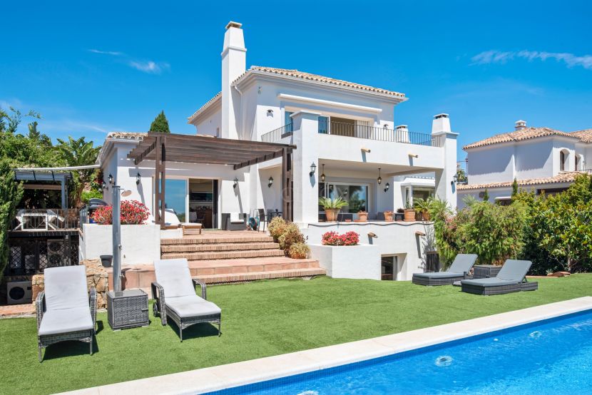 Villa for sale in Manilva Beach, Manilva