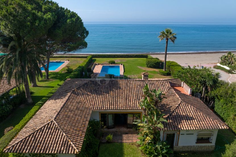 Frontline Beach Villa in Estepona with Sea Views