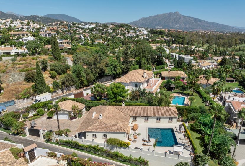 Villa en venta en Altos del Paraiso, Benahavis