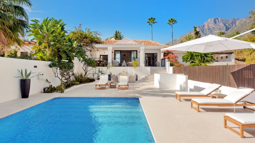 Смежная вилла на продажу в Balcones de Sierra Blanca, Золотая Миля, Марбелья