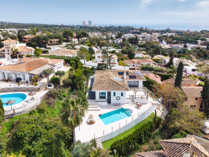 Villa en venta en Elviria, Marbella Este, Marbella