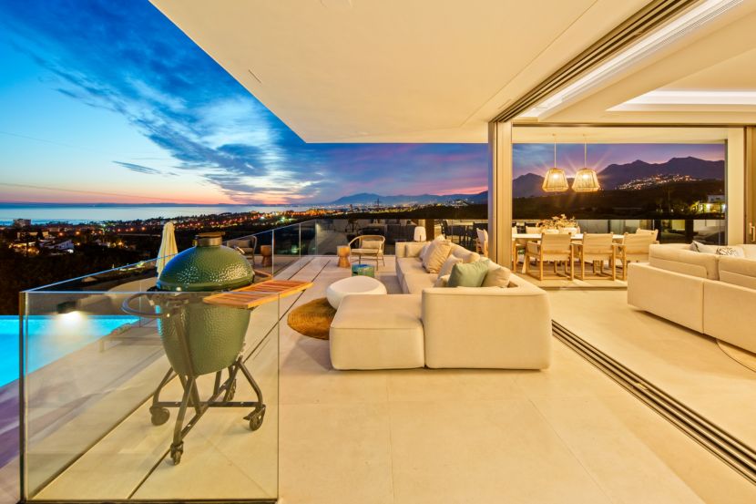 Villa Colina– Villa moderna en Marbella este con vistas panorámicas al mar y al golf