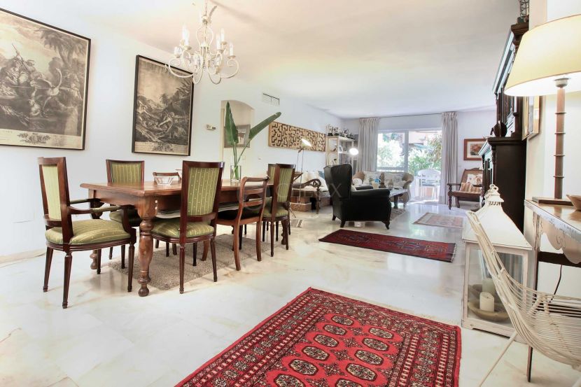 Apartamento Planta Baja en venta en Jardines de las Lomas, Marbella Golden Mile, Marbella