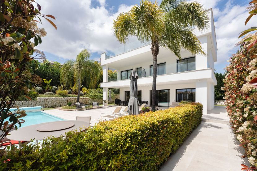 Villa en venta en Zona Casino, Nueva Andalucia, Marbella