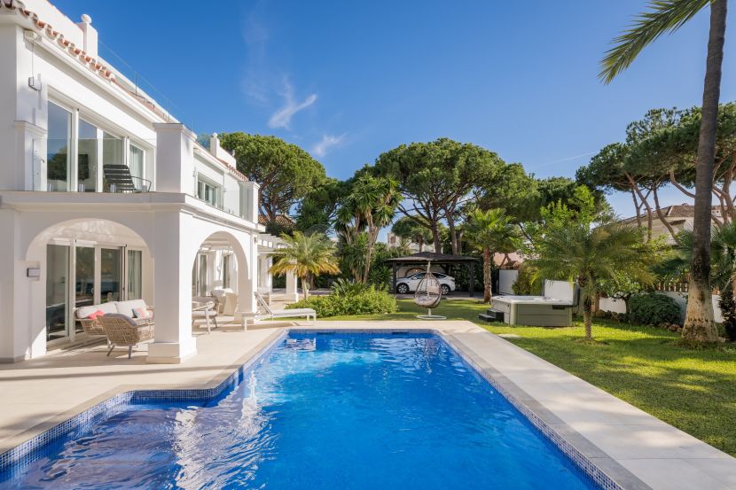 Villa en venta en Rancho Park, Marbella Este, Marbella
