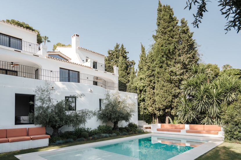 Villa for sale in El Madroñal, Benahavis
