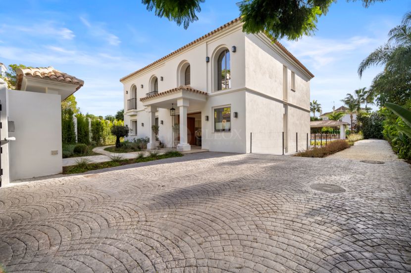 Villa for sale in Los Arqueros, Benahavis
