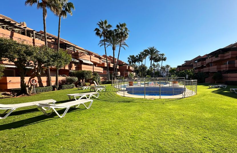 Апартамент на нижнем этаже на продажу в El Embrujo Playa, Пуэрто Банус, Марбелья