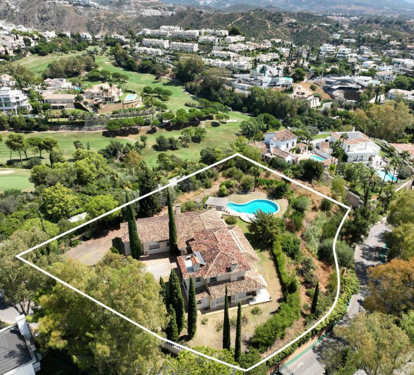Villa en venta en El Herrojo, Benahavis