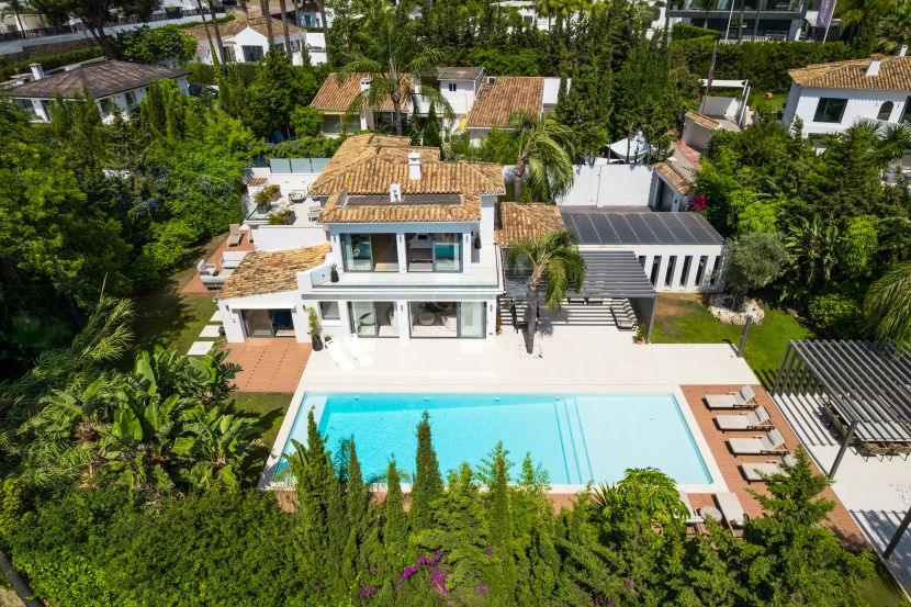 Villa en venta en Las Brisas, Nueva Andalucia, Marbella