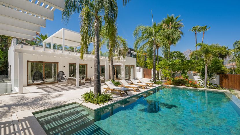 Villa en venta en Las Brisas del Golf, Nueva Andalucia, Marbella