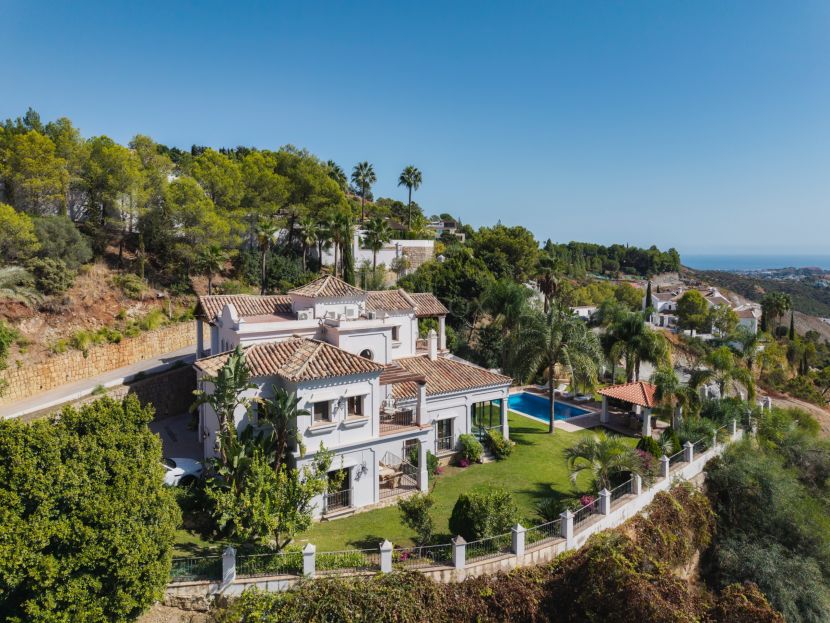 Villa en venta en El Madroñal, Benahavis