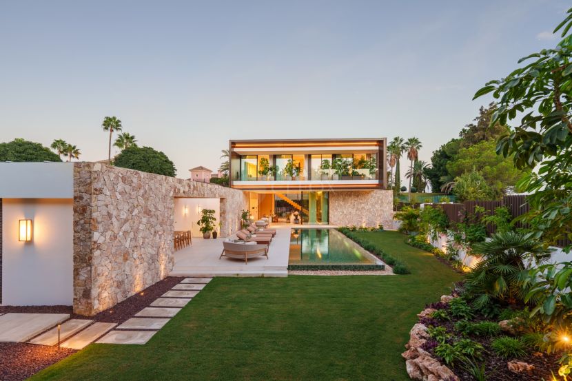 Вилла на продажу в Las Lomas del Marbella Club, Золотая Миля, Марбелья