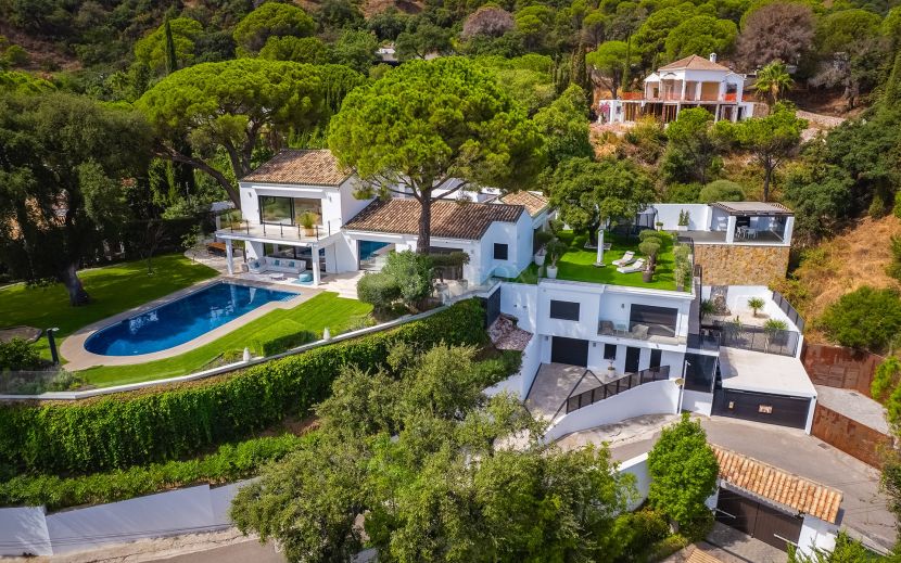 Villa for sale in El Madroñal, Benahavis