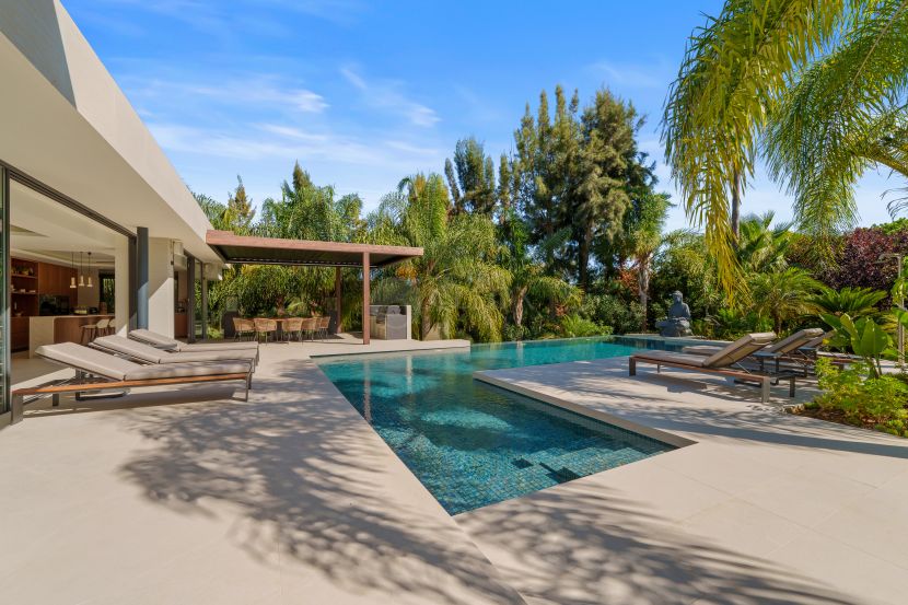 Villa en venta en Las Chapas, Marbella Este, Marbella