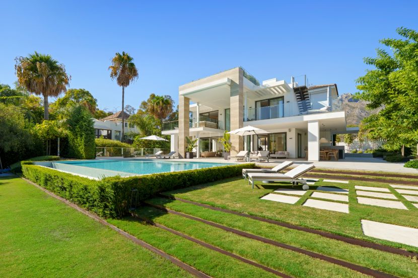 Villa for sale in Altos de Puente Romano, Marbella Golden Mile, Marbella