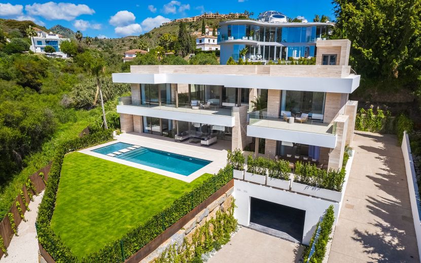 Villa for sale in El Paraiso, Estepona East, Estepona