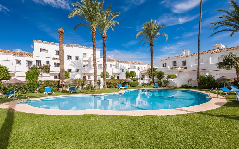 Town House for sale in Los Naranjos Hill Club, Nueva Andalucia, Marbella