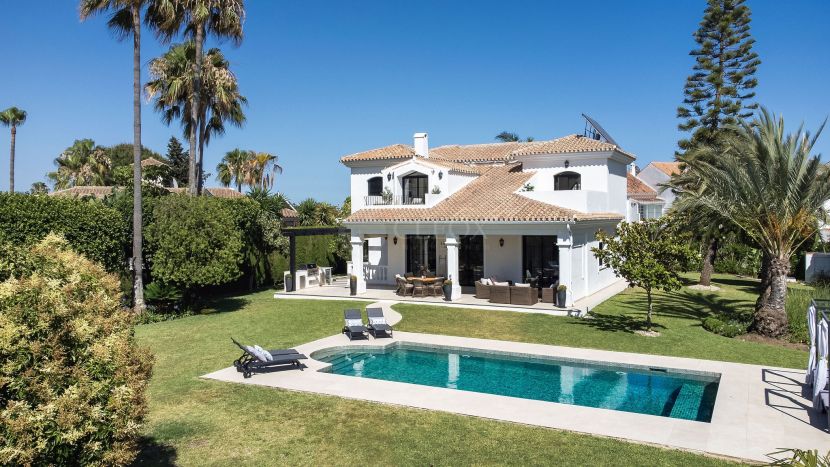 Villa en venta en Monte Biarritz, Estepona Este, Estepona