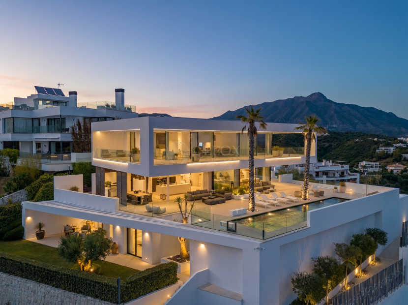 Villa for sale in La Quinta Golf, Benahavis