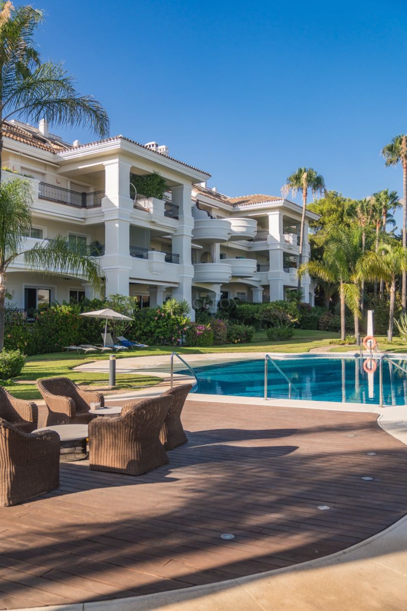 Ground Floor Apartment for sale in Altos Reales, Marbella Golden Mile, Marbella