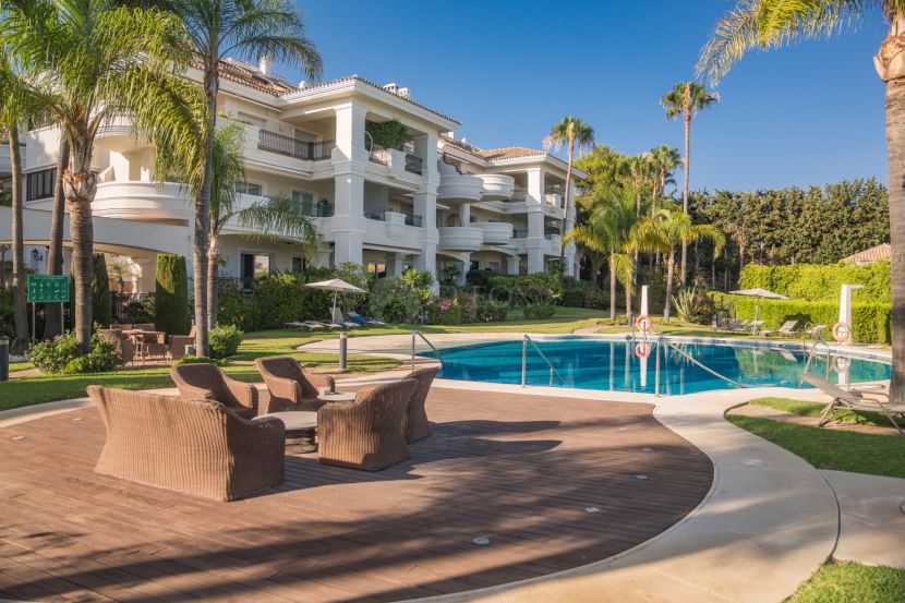 Ground Floor Apartment for sale in Altos Reales, Marbella Golden Mile, Marbella