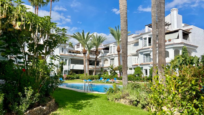 Modern 1-Bedroom Apartment in Los Naranjos, Marbella – Close to Puerto Banús