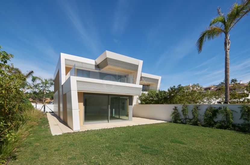 Villa Pareada en venta en El Chaparral, Mijas Costa