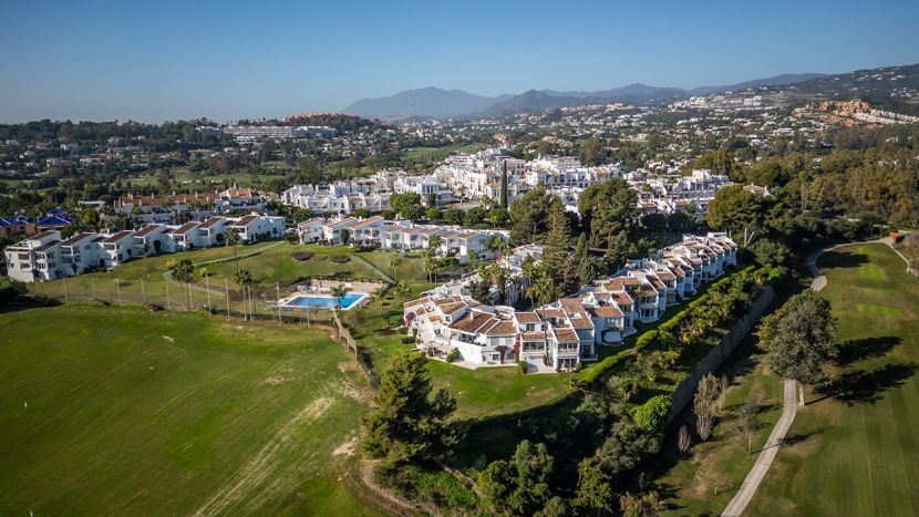 Apartamento en venta en Azahara I, Nueva Andalucia, Marbella