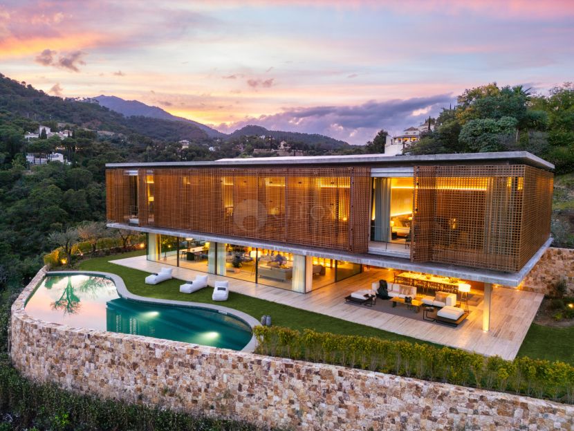Villa for sale in El Madroñal, Benahavis