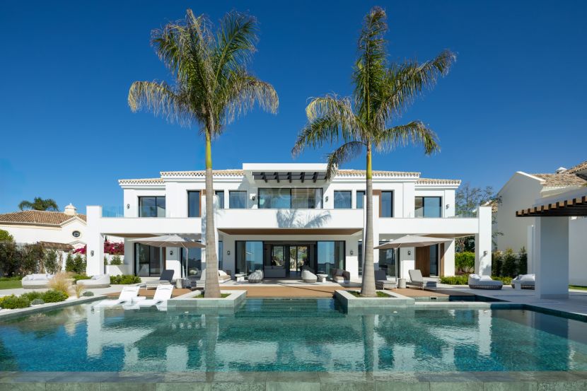 Villa for sale in Monte Halcones, Benahavis