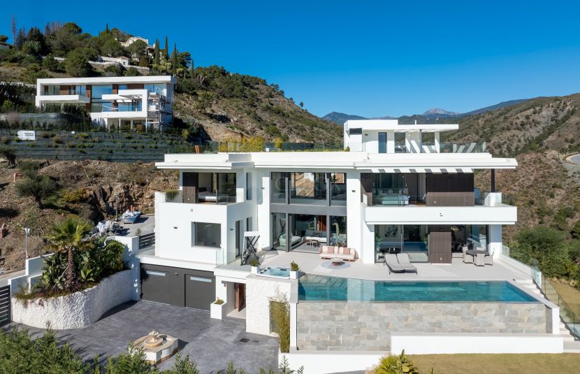 Villa for sale in Lomas de La Quinta, Benahavis