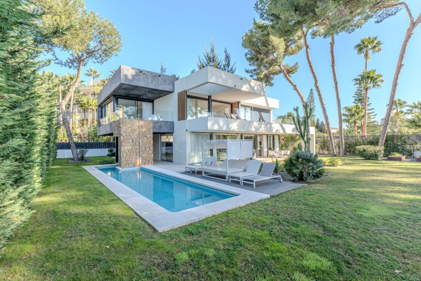Villa for sale in Rocio de Nagüeles, Marbella Golden Mile, Marbella