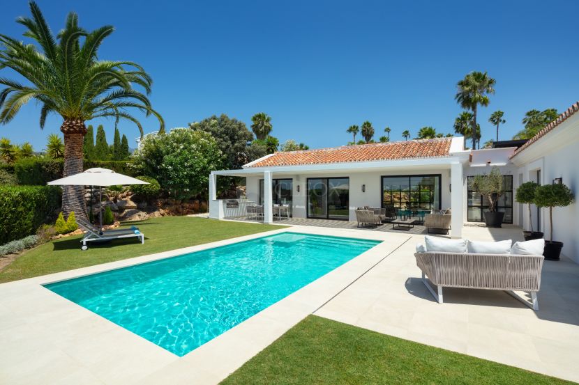 Villa en venta en Nueva Andalucia, Marbella