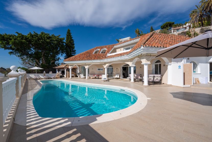Villa for sale in El Herrojo, Benahavis
