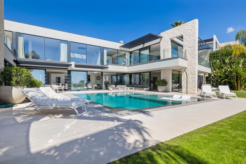 Villa Aqua – Villa moderna en primera linea de golf, con vistas al mar en La Alquería, Benahavís