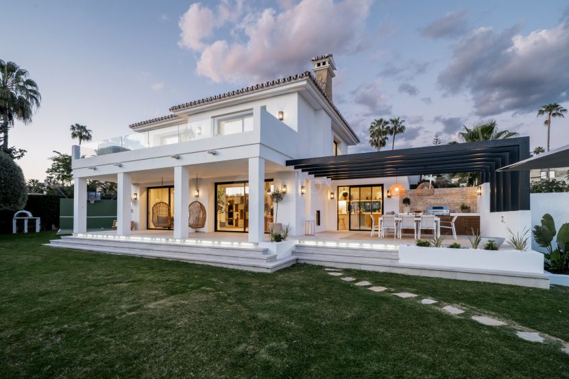 Villa en venta en Las Brisas del Golf, Nueva Andalucia, Marbella