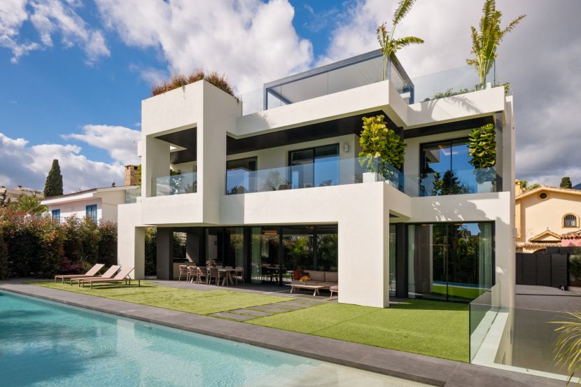 Villa de lujo en Casablanca, Marbella: diseño exclusivo, tecnología de vanguardia y ubicación privilegiada