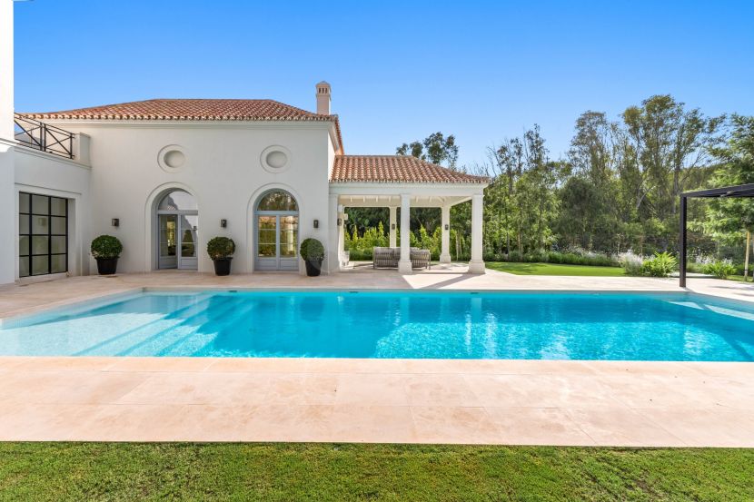 Villa en venta en La Cerquilla, Nueva Andalucia, Marbella