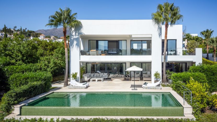 Villa en venta en Los Olivos, Nueva Andalucia, Marbella